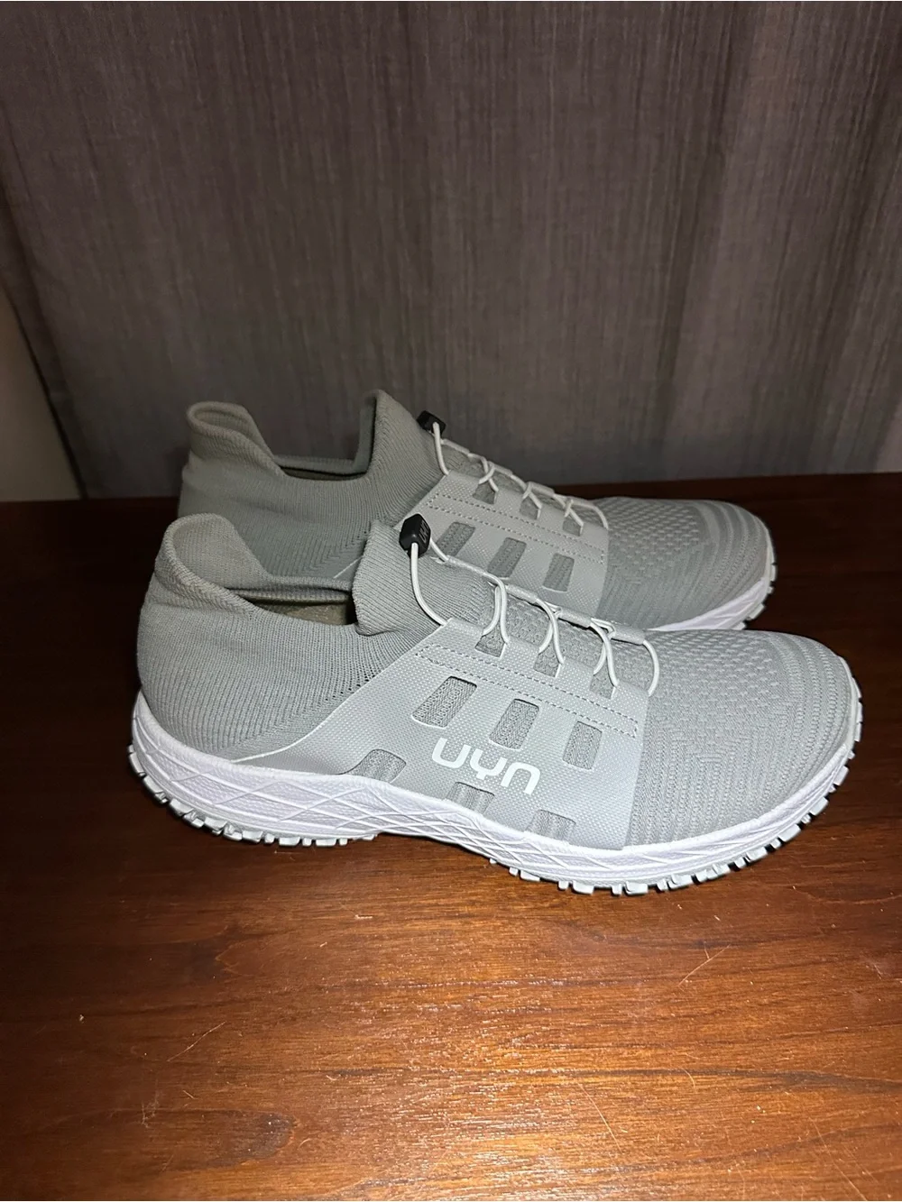 UYN Men's Light Gray Knit Slip-On Sneakers
